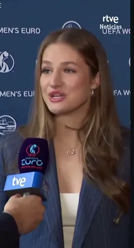 La princesa Leonor y Sofía listas para ver el campeonato en Switzerland . Vamos España 🇪🇸!!