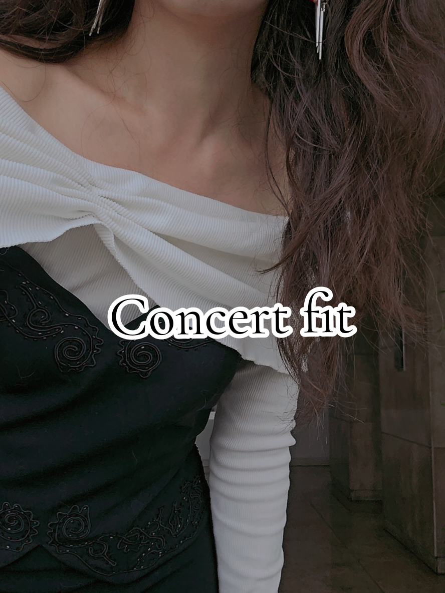 concert fit #OOTD #fitcheck #hair #hairtok #curlyhair #outfit #converse  #kaion #kpop #concertoutfit 