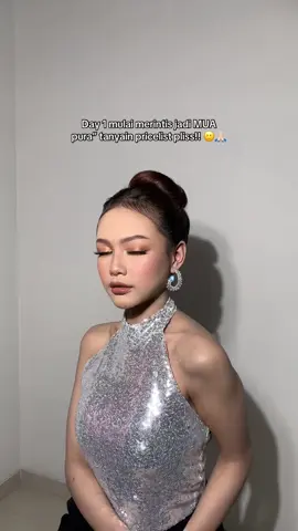 🙂🙏🏻 #MUA #makeupartist #makeupparty #muagraduationsemarang #muaunnes #muawisudasemarang 