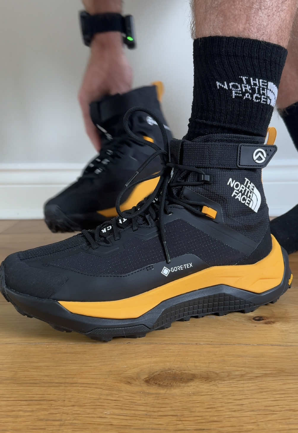 ASMR UNBOXING 🔊 | SUMMIT FASTPACK GORE-TEX 🥾 Built for the long haul. Tested in the extremes. ⛰️🌧️ • 🔒 3-layer GORE-TEX membrane – breathable + waterproof • ☁️ DREAM foam cushioning – soft, bouncy, responsive • 🛡️ Stability chassis – instant comfort + support • 🧗 Climbing-inspired ankle design – secure + stable fit • ⚖️ Lightweight + ultra-durable @thenorthface_europe @thenorthface  #thenorthface #asmr #mountains #mountains #shoegame  