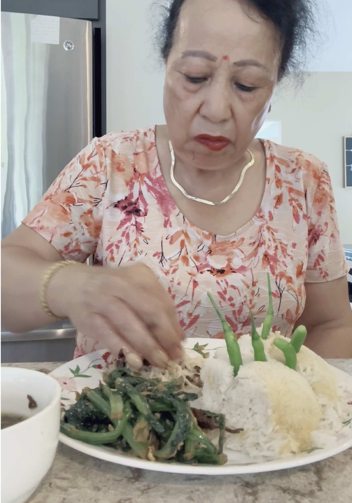 Can you guess how many chilis Maa had #nepalimukbang #homegrownchilis #daalbhatsaag 