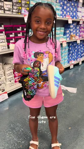Back to school shoe shopping vlog at @Shoe Carnival! Can yall please bring back the BOGO….#backtoschool  #backtoschoolshopping #shoeshopping #momvlog #familyshopping 