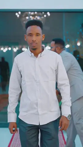 Muuqaalka sidee la iskaga duubaa .