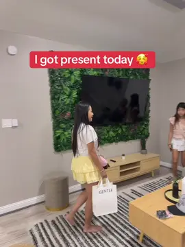 I got present today 🥰 #present #gift #suprise #foryoupage 