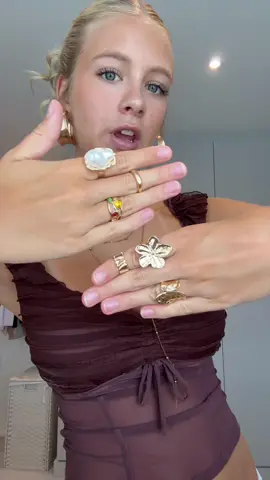 Outfit of the day #OOTD #outfitoftheday #rings #fitcheck #burgundy #curlybun #lilsync #work #joggers #fyp #influencer 