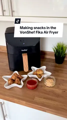 Delicious cheese bites made in the VonShef Fika Air Fryer in just minutes? Yes please! 😋 #airfryer #airfryerrecipes #airfryertiktok #airfryerhack #cheesebites #recipetok #vonshef #vonhaus 