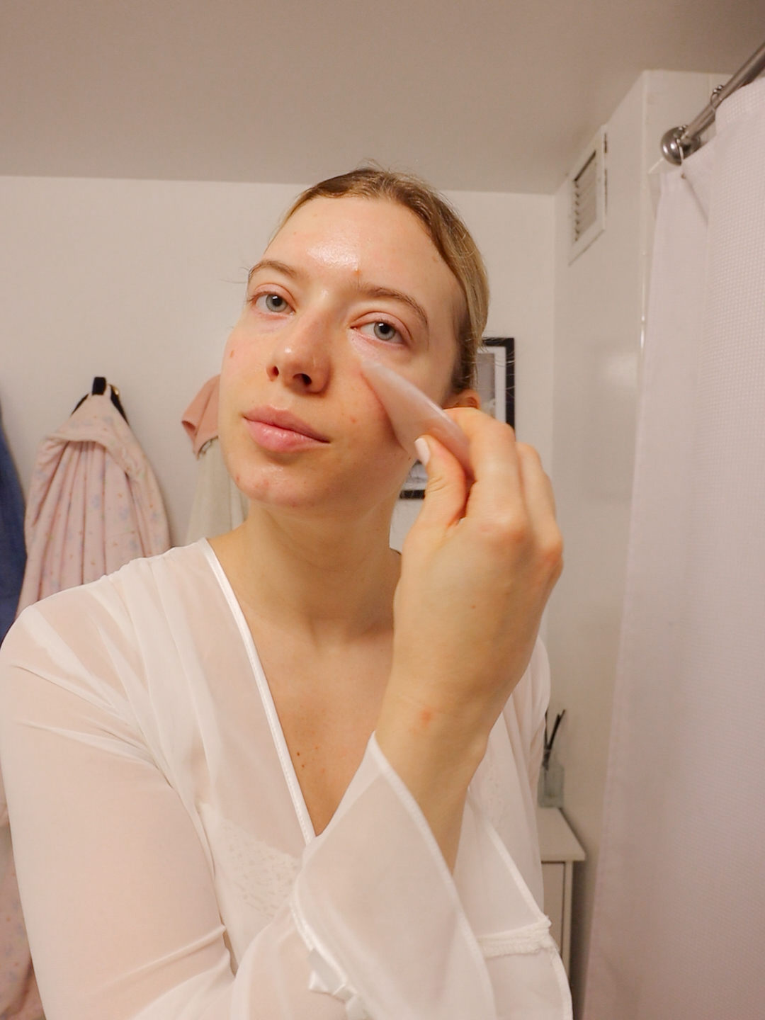 just a soft little sunday reset 🌸 green juice, clean sheets, skincare, and easing into the week #sundayreset #softgirlvibes #selfcareroutine #cleanwithme #slowliving #aestheticroutine #cozyvibes #nyclifestyle #minisundayreset #resetvlog