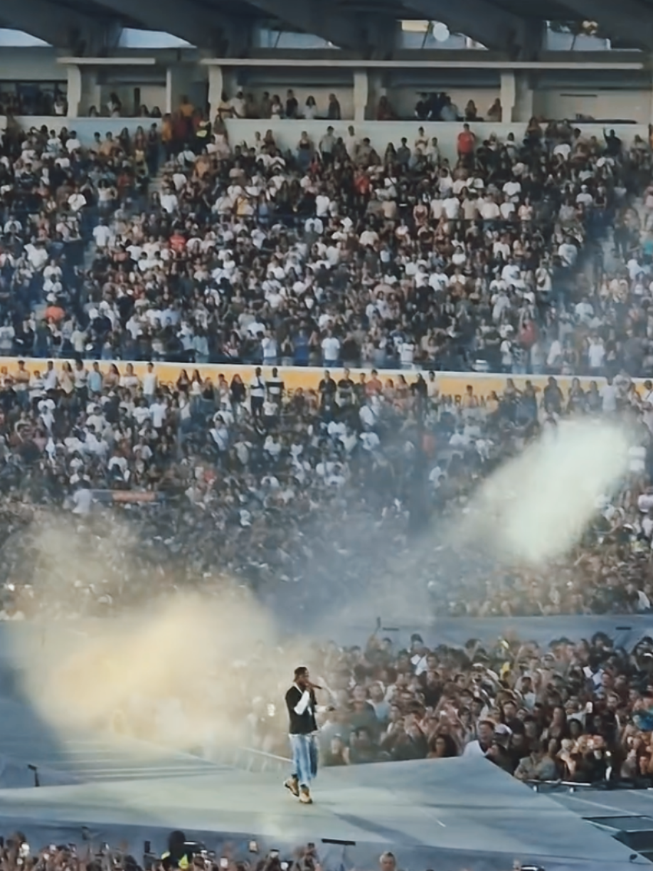 Um Estádio do Restelo completamente lotado. #kendricklamar #lisboa #portugal #fy #fyp #grandnationaltour #europe #estadiodorestelo #concertosemportugal 