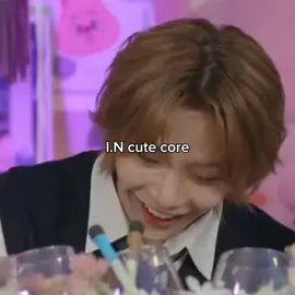 I.N core 🦊 | ele cantando parecendo uma criança apresentando nos dias das mães 😭 #straykids #core #jeongin 
