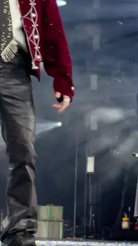 Ối chài ơi Hùng làm vậy không sợ chúng e nghĩ quẩn hả 🥹😍😍😍 Cre: huuloclecass  #QuangHungMasterD #anhtraisayhi #concertlasvegas 