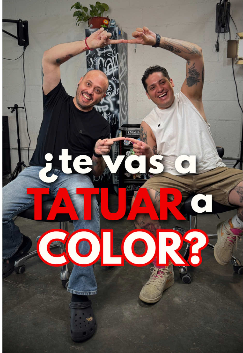 ¿Te vas a tatuar a color? 👀 Antes de agendar, hay 3 cosas que tienes que saber: 🎨 El color no se ve igual en la piel que en el bote. 👤 Tu tono de piel influye en cómo se verá. 🩹 Los cuidados son clave: más riesgo de alergias o sobrehidratación. 🎯 El diseño no se hace igual en blanco y negro que en color. ¿Y tú? ¿Te has tatuado a color? Cuéntanos tu experiencia en los comentarios  📲 Y síguenos para más recomendaciones  #tattoo #tatuajes #tattooartist #tatuador #tatuajeacolor  @Mando Alducin 
