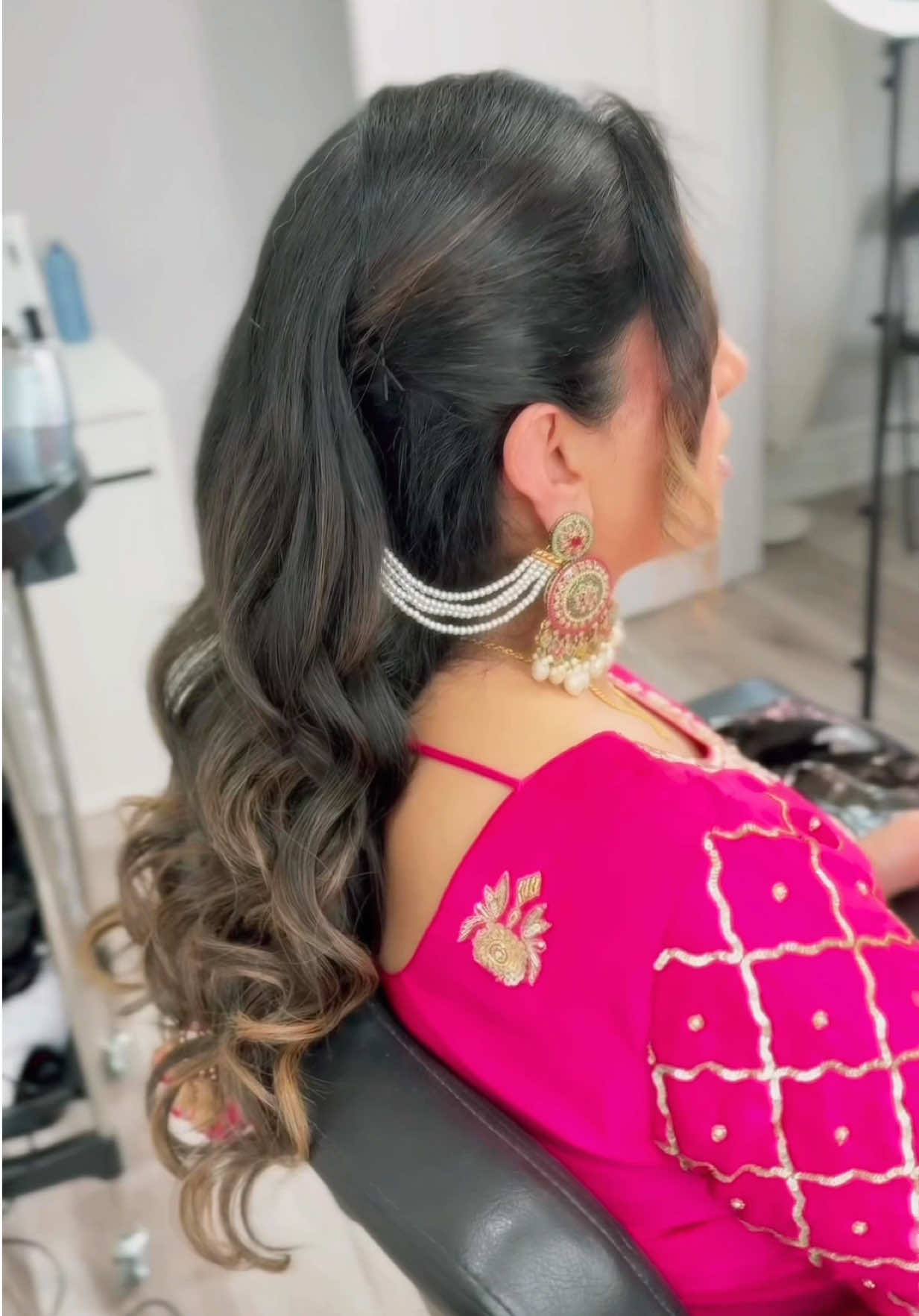 Soft glam meets radiant tradition ✨ This look is all about enhancing natural beauty with a radiant base, softly defined brows, and warm copper tones on the lids. A sleek winged liner and fluttery lashes elevate the eyes, while a soft blush and glowing highlight bring warmth and light to the skin. Finished with a glossy mauve-nude lip and statement earrings, the glam perfectly complements the fuchsia embroidered suit for a event, regal touch. The voluminous curls and half-up style add elegance and softness to the overall look, beautifully framing the face while showcasing the jewelry. Hair & Makeup by @lushbeautylounge._  #bramptonmakeupartist #gtamakeupartist #nonbridalmakeup #softglam #timelessbeauty #punjabilook #bramptonmua #brampton #punjabi #cute #getready #makeupoftheday #GlowUp #lushbeautylounge 