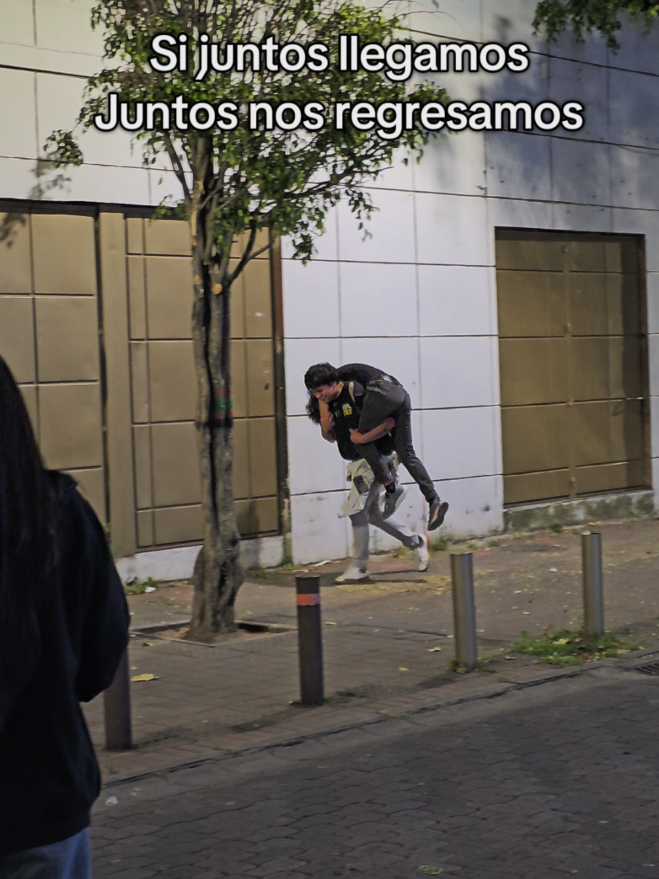 Juntos llegamos, Juntos nos regresamos #juntoamicarnal #lealtad #quito_ecuador🇪🇨 #quitocentro #amigo 