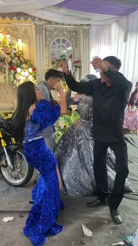 Ketika pengantin bar bar ketemu biduan bar bar #gerengsengkeun #fyp #hiburanviral #radjataentertainment #dangdutviral #dangduttiktok #dangdutkoplo2022 