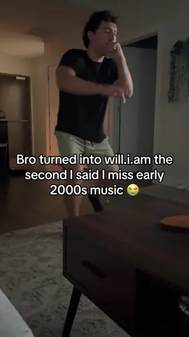 miss this era of music fr #blackeyedpeas #whereisthelove #liveperformance #singing #singer #throwbacksongs #2000smusic #musictok #fyp 