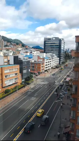 Así se ve ser entrenador de @starkcolombia MT, agradecida por este espacio que me ha permitido adquirir experiencia y seguir estudiando mi carrera al mismo tiempo. Que bonito se siente ser feliz trabajando en lo que te gusta 😼 #starksmartgym #gym #Trainer #entrenador 