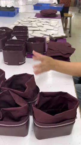 #Genuine leather handbag factory#Leather source factory#Genuine leather wallet factory#Women's bag factory#Handmade leather goods