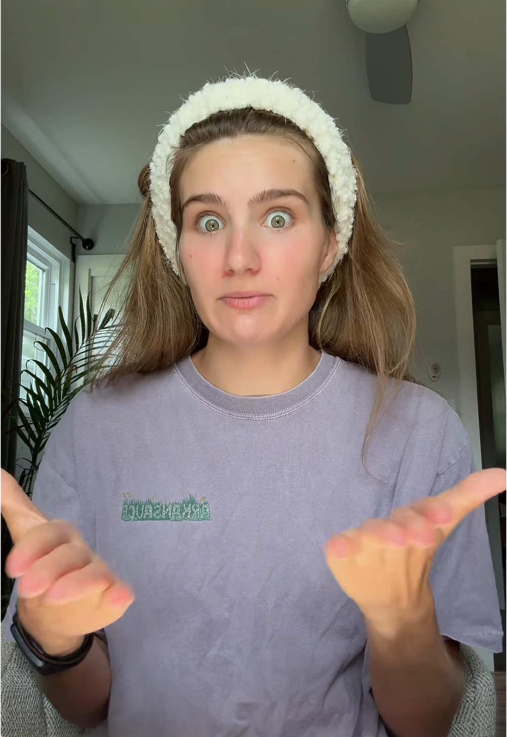 The last thing I want to do is walk around a golf course but at least it’s a distraction 🤷‍♀️😅 