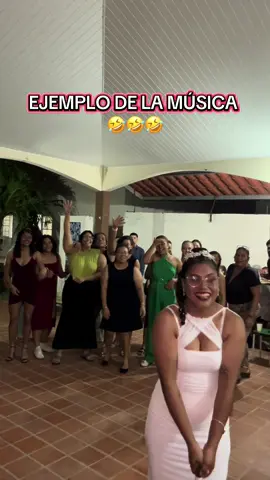 Pobre jaki 🤣🤣🤣 soltó esa vaina 🤣🤣 #tiktok #vira #viralvideos #paratii #risa #rugby #fyp #boda #ramo 