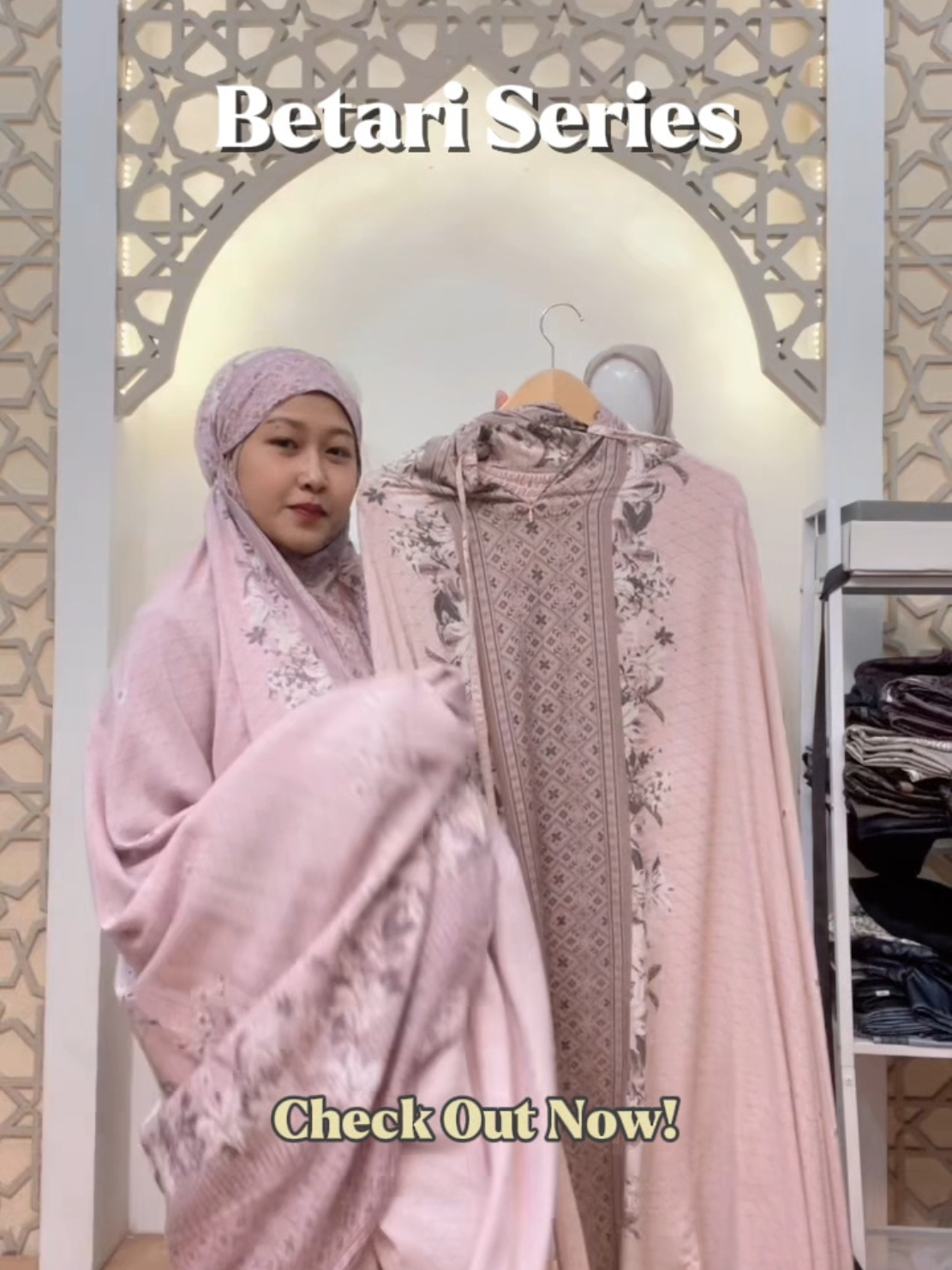 Mukena yang gak cuma cantik, tapi juga adem dan nenangin hati💗 Mukena Betari — pilihan sempurna untuk ibadah yang lebih khusyuk. 🛒Checkout sekarang, sebelum warna favorit kamu sold out! #mukenahcantik #mukenarayon #mukenadaily #mukenatazbiya #tazbiya 