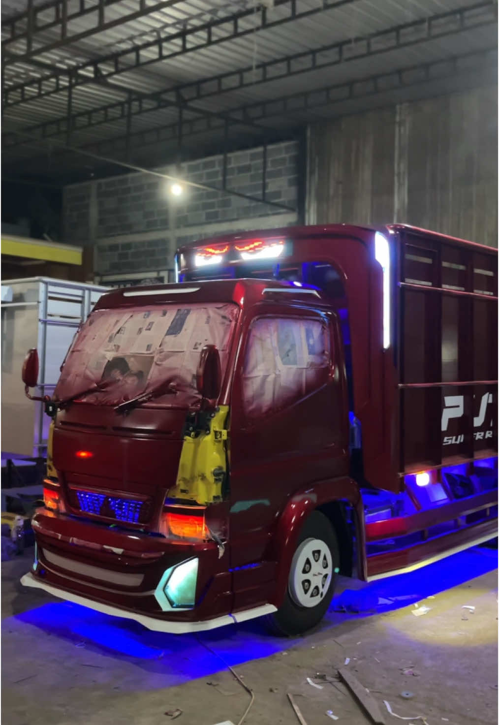 canter burgundy burgundy😆😜@BAGAS PUTRA GARAGE ft @irpus21 #fypdong #lampukolong #cantermodifikasi #4u 