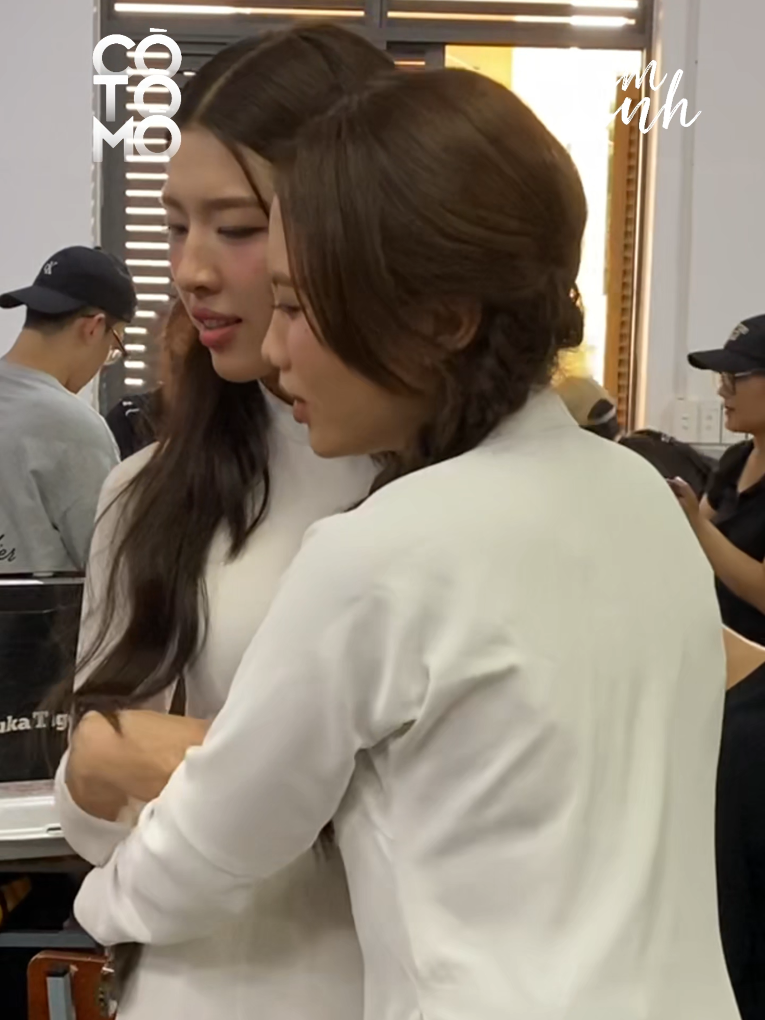 Xin lỗi vì cái miệng Chi hơi giãn nha Moon ơi 🌙 #PhuongMyChi #PMCEntertainment #Vmas #Emxinh