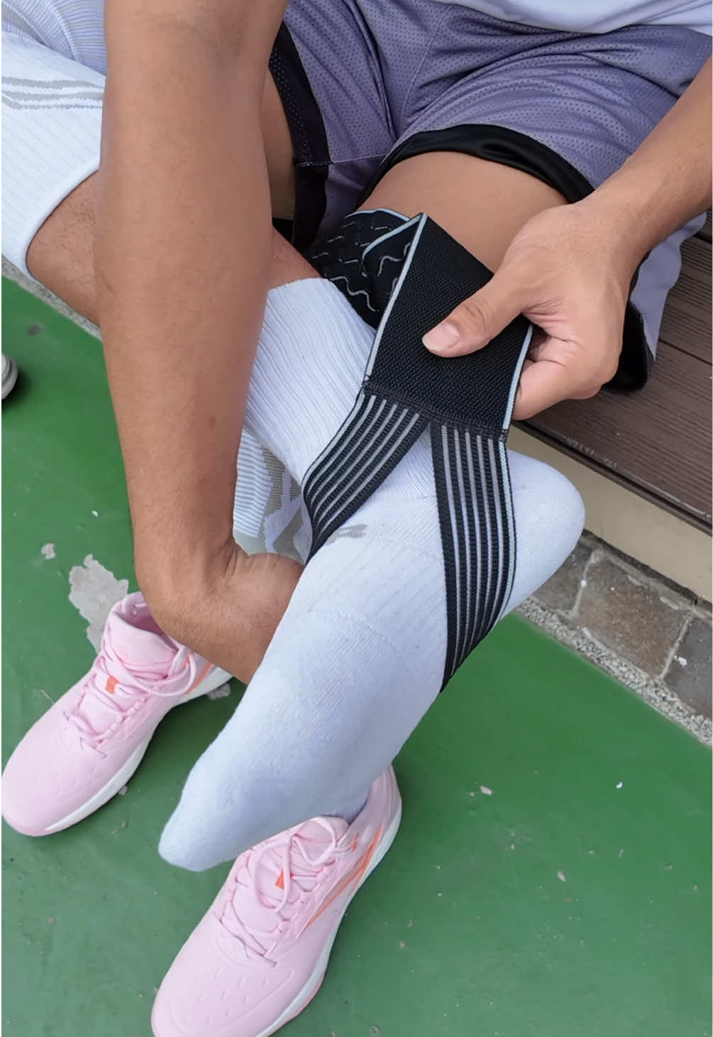 100 pesos lang ang isa mga sir, iwas tapilok at injury🤕 #anklesprain #injury #anklesupport #tapilok #psychesports #ezbasket #basketball 