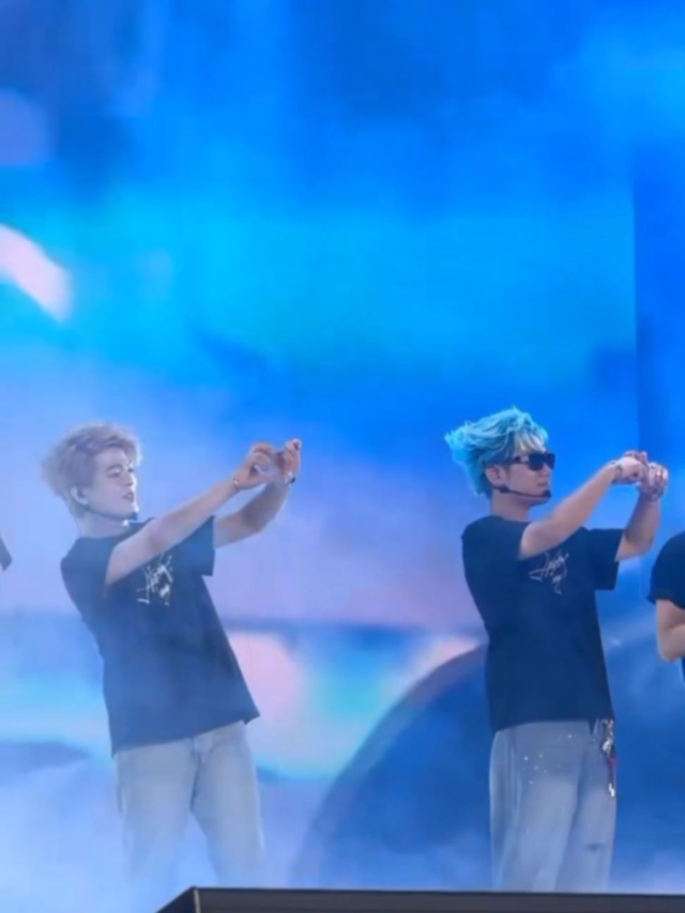 Tạo trái tim cùng nhau đồ đóo Đángiu chet mấttt cre: minata2706 ạ #RHYCAP #RHYDER #CAPTAINBOY #sayhineversaybye #anhtraisayhiconcertlasvegas 