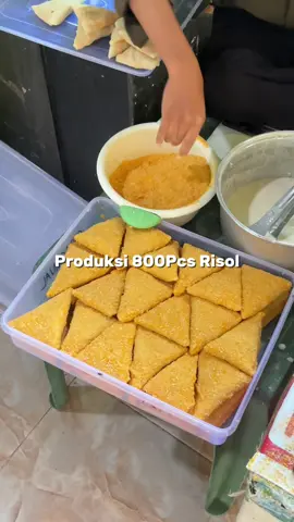 produksi lagi guys! pesen keluar kota cek instagram @risolpadiloo__  #risol #bakul #jualan #risolesmayonaise #kangrisol #fyp 