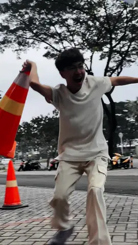 REALL GA SII !! COWO TONGKRONGAN TERNYAMAN NYA DI BENGKEL 😀😀 #Drwheels #tokovelg #komunitasmobil #fyp 