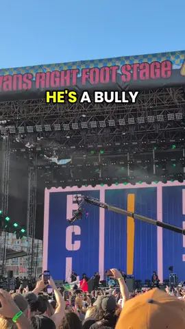 Dropkick Murphys with a subtle message for a nobody. #dropkickmurphys #punkrock #warpedtour #fdt #firstclassloser 