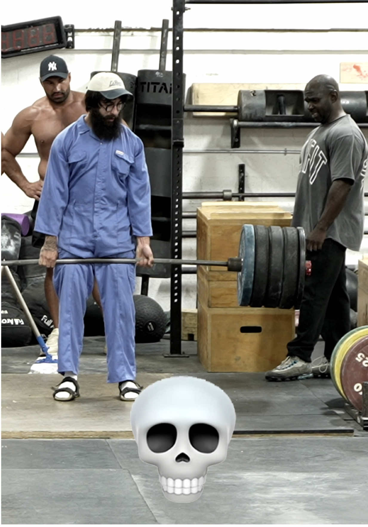 Deadlifting 😅 #anatoly #gym #prank 