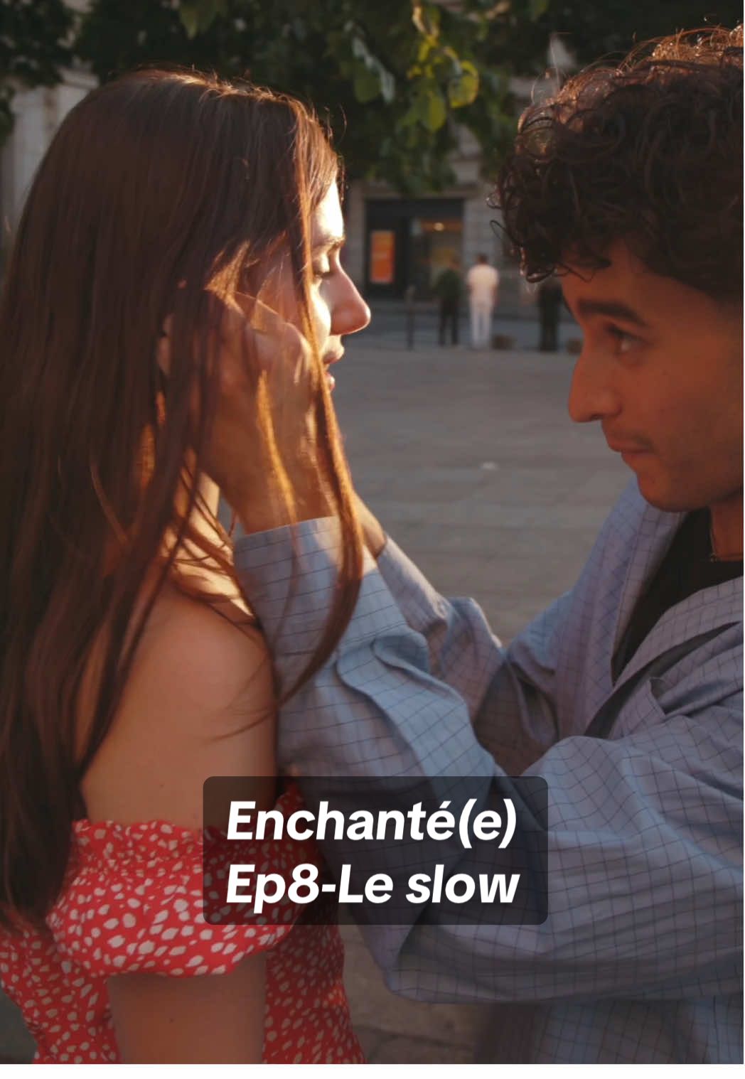 Enchanté(e), épisode 8, le slow.  À tous ceux qui dansent joue contre joue. Merci aux incroyables de beauté @mariie_pariisot et @julienbocle