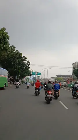 Jakarta siang ini mulai mendung #fyp #mentahan #mentahan #jakartahariini #storywa #storywhatsapp #tanahabang 