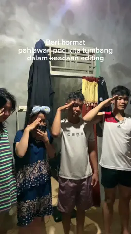 BREAKING NEWS: Satu lagi pahlawan PDD gugur dalam tugas. Ketiduran sambil ngedit bukan lelucon — ini adalah pengorbanan. Selamat jalan, pejuang. Proyekmu akan kami lanjutkan… setelah kami nyusul tidur juga. 😴 #PDDGugurDalamEditing #Respect #kkn2025.                                            #darmajayathebest#desapasuruanpenengahanlampungselatan#fyp