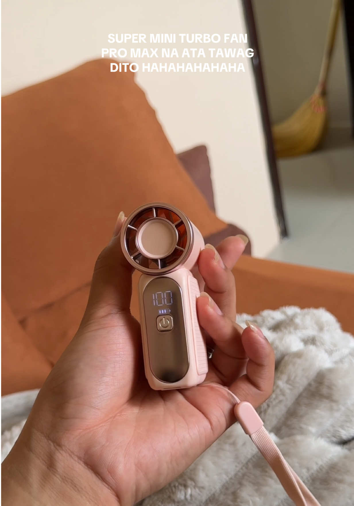 SUPER MINI FAN PRO MAX TALAGA TO HAHAHAHA #minifan #minifanportable #minifans #minifanrechargeable #minifanrecommendation #superminifan #handfan #minihandfan #minifantiktokshop #handfans #portablefan #portableminifan #essentials 