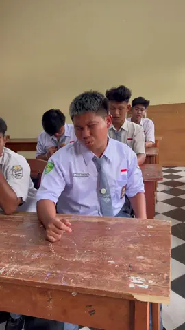 Kalian kalo sekolah punya temen yang males piket juga ga #fyp #ceritakita #tipetipeomped