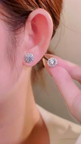 Mẫu khuyên tai chuẩn Bạc Ý, đính kim cương siêu sáng siêu đẹp #trangsucjuli #bongtaibac #trangsucbacjuli #juli #khuyentai #bongtainu #bongtai #CapCut 