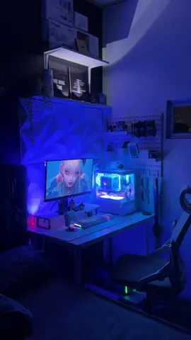 pulang kerja - nyalain PC - main game #creatorsearchinsights #setup #kamar #aesthetic #setupgaming #setuppc #pc #pcgaming #streamer #xybca #fyppppppppppppppppppppppp #fypage 
