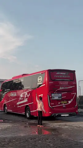 tukang ngabani ojo diuneni cah🤝#erikajayatransindo #crewwisata #buspariwisata #pariwisata #cinematicvideo #busmania #fyp #cinematic #erikajaya 