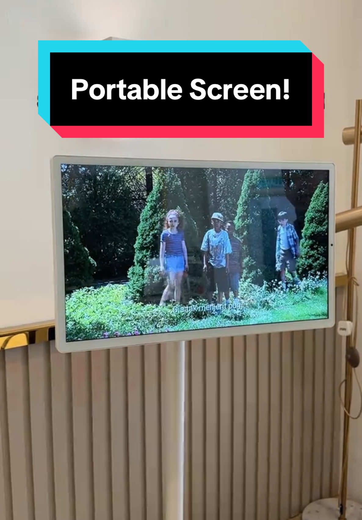 Swipe, tulis, rotate, stream — semua dalam satu skrin FlipTouch. Flip ke mana saja, Touch bila-bila masa. FlipTouch memang wajib ada! #LEDScreenMalaysia #FlipTouch #SmartboardMalaysia #LEDMalaysia #DigitalSignageMalaysia #ScreenMalaysia #SmartClassroom #DigitalMalaysia #SmartTV #SmartTVMalaysia #DigitalWhiteboardMalaysia #CommandCenterMalaysia