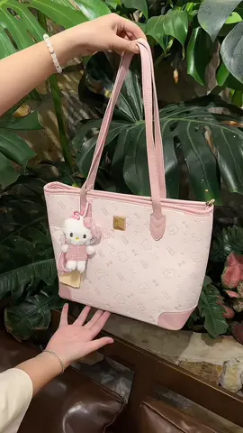 Túi hello kitty to để vừa laptop 14in. Màu hồng xinh yêu nhắm. Túi hót nhất bữa giờ #tuixach999 #tuixachthoitrang #tuixachquangchau #tuixach2025 #tuinuhottrend #tuitote 