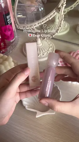 Trying out @Dear Me Beauty 's viral Hydraglow Lip Stain in shade Dear Olivia 💌 This shade gives a natural MLBB look, perfect for daily use ❕🧺 #dearmebeauty #lippies #lippierecomendation #localbrand #makeup #viralmakeup #lipstain 