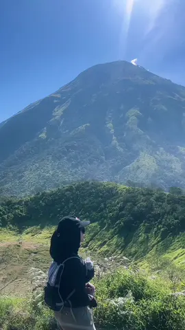gunung kembang secantik itu                          #gunungkembang #gunungkembangvialengkong #pendakifomo #mtkembang2340mdpl 