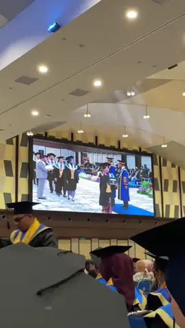 gak sia sia ikut po 3 tahun 10 bulan dapetnya stecu (setelan cumlaude) #graduation #undip #wisuda179undip 