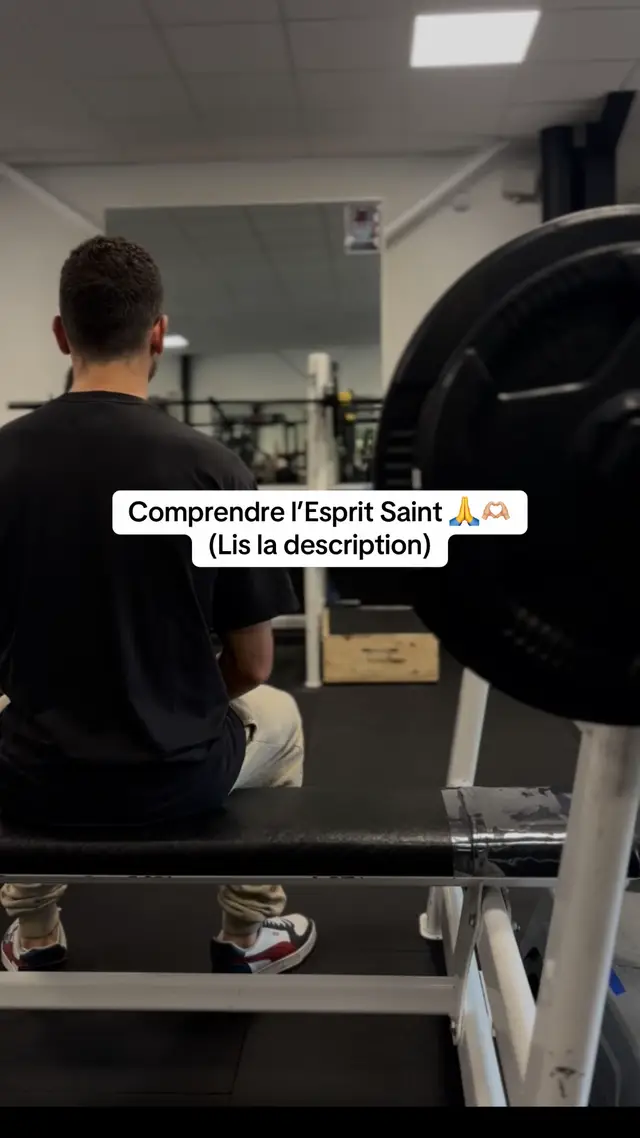 🔥 THÈME : Comprendre l’Esprit Saint 1. 📖 Qui est l’Esprit Saint ? L’Esprit Saint, ce n’est pas une « force » impersonnelle ni une émotion, c’est une personne divine, la 3e personne de la Trinité (avec le Père et le Fils). 🔹 Exemple : « Allez, faites de toutes les nations des disciples, les baptisant au nom du Père, du Fils et du Saint-Esprit » — Matthieu 28:19 ➡️ Il est Dieu, au même titre que le Père et Jésus. 2. 💨 Il vit en toi (si tu crois en Jésus) Quand tu acceptes Christ, l’Esprit de Dieu vient habiter en toi. 🔹 Exemple : « Ne savez-vous pas que votre corps est le temple du Saint-Esprit qui est en vous ? » — 1 Corinthiens 6:19 ➡️ Il n’est pas loin, ni extérieur. Il est en toi pour t’accompagner. 3. 💡 Son rôle ? Te guider, enseigner, consoler L’Esprit Saint est ton GPS spirituel, ton professeur intérieur, et ton consolateur dans les tempêtes. 🔹 Exemple : « Le consolateur, l’Esprit Saint… vous enseignera toutes choses, et vous rappellera tout ce que je vous ai dit. » — Jean 14:26 🔹 Autre exemple : « L’Esprit vous conduira dans toute la vérité » — Jean 16:13 4. 💬 Il parle (pas toujours par des mots) L’Esprit parle par la paix, par des versets, par des impressions, parfois par des rêves, ou même un silence profond. 🔹 Exemple : « L’Esprit dit à Philippe : Avance et approche-toi de ce char. » — Actes 8:29 ➡️ Apprends à l’écouter doucement, dans le calme. 5. 🌱 Il produit du fruit en toi L’Esprit transforme ton caractère. Tu deviens plus patient, plus doux, plus aimant… 🔹 Exemple (Fruit de l’Esprit) : « Le fruit de l’Esprit, c’est l’amour, la joie, la paix, la patience, la bonté, la fidélité, la douceur, la maîtrise de soi. » — Galates 5:22-23 6. 🎁 Il donne aussi des dons spirituels Ce sont des capacités surnaturelles données pour servir et édifier les autres, pas pour se glorifier soi-même. 🔹 Exemples : 	•	Guérison 	•	Parole de sagesse 	•	Discernement 	•	Parler en langues 	•	Prophétie (1 Corinthiens 12) 7. 🕊️ Il ne force jamais. Il se manifeste dans l’amour, pas dans la peur Tu peux l’attrister si tu vis dans le péché, mais il ne t’abandonne pas facilement. 🔹 Exemple : « N’attristez pas le Saint-Esprit de Dieu. » — Éphésiens 4:30 🙏 Prière simple pour l’inviter : « Esprit Saint, je t’invite dans ma vie. Enseigne-moi, conduis-moi, transforme mon cœur. Aide-moi à t’écouter, à marcher avec toi chaque jour. Remplis-moi de ta paix, de ta lumière, de ta force. Au nom de Jésus, Amen. »