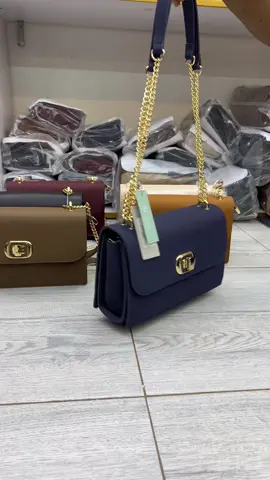 Available at BMK plaza shop no… F031 level 1… downtown Nabugabo… WhatsApp 0.7.8.4.7.1.6.9.7.7 / 0.7.7.0.5.7.4.6.2.9 #foryoupage #fyp #tiktokeastafrica🇺🇬🇷🇼🇧🇮🇰🇪🇹🇿 #chainbag #monday 