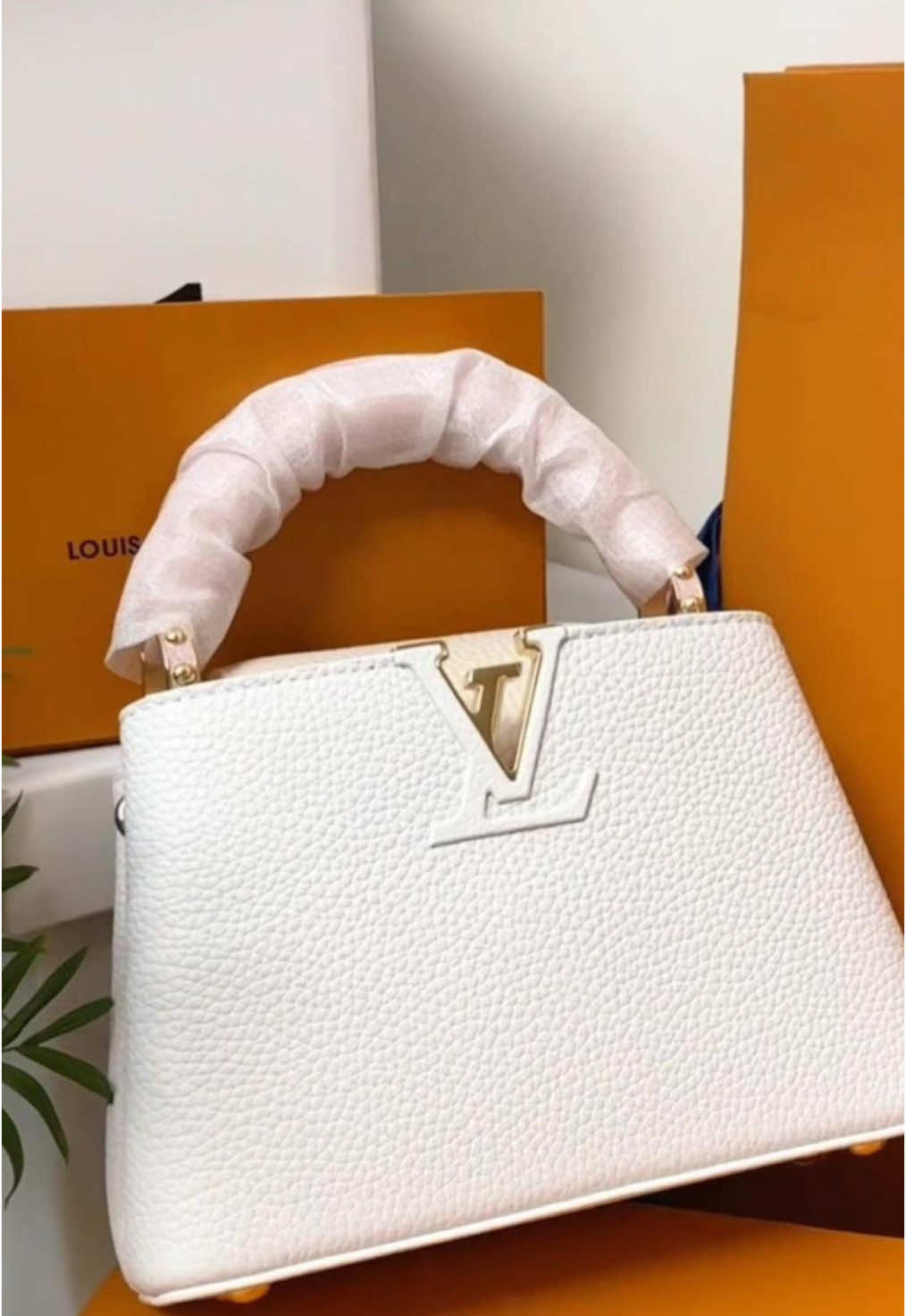 Andi shop&Explore a full range of luxury styles at our store.For more details,click the link 🔗 or message our customer service directly.l#lvbag#girlbag #bag 