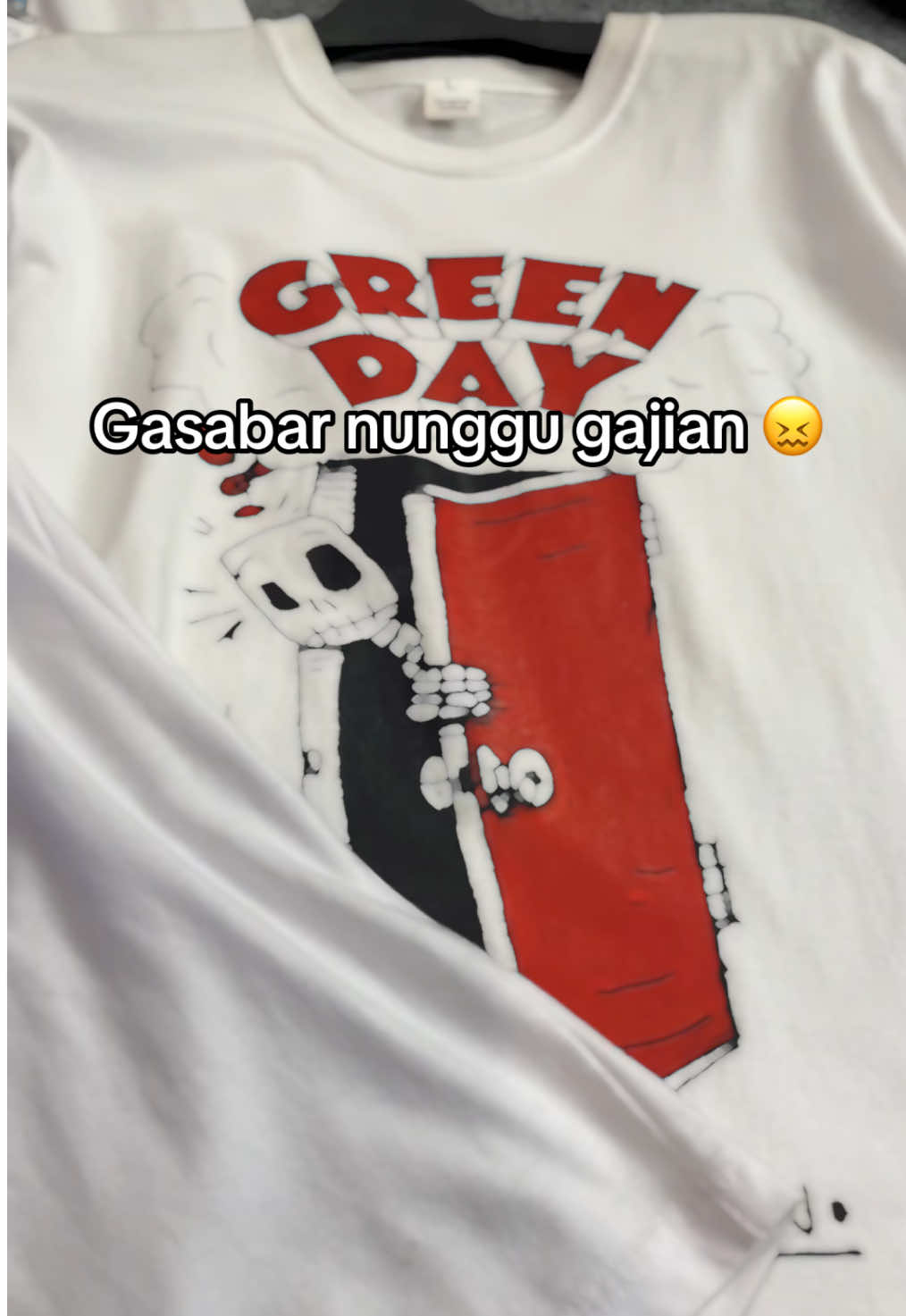 Bentar lagi gajian 😩 #kaoscowok #kaospria #kaosband #kaosdistro 