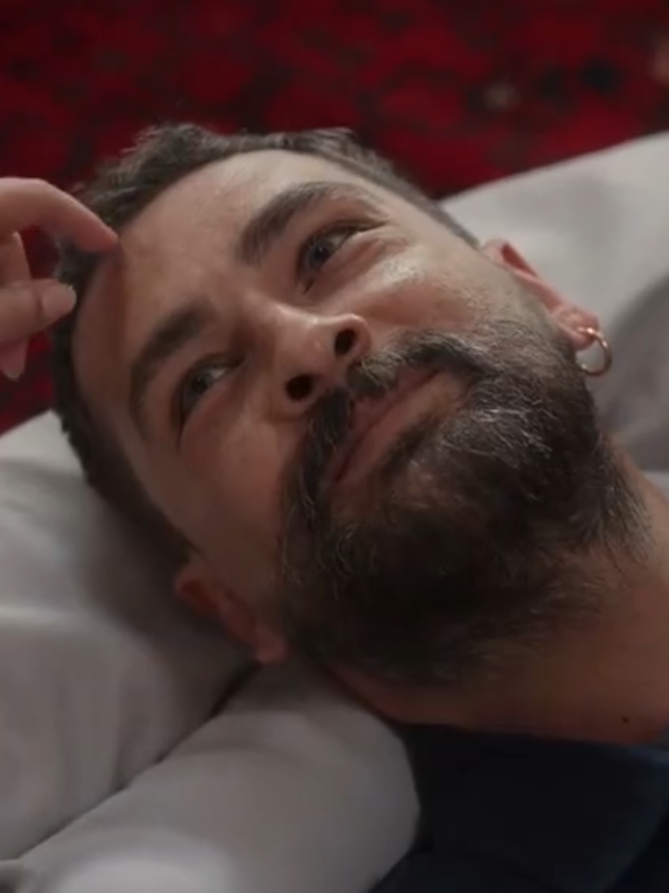 🔥 Geleceğe Mektuplar  - Cartas do Passado  A nova série turca que vai mexer com suas emoções chegou! 📜 Cartas do Passado já está disponível e traz uma história cheia de mistério, emoção e segredos revelados. Tudo começa quando Elif encontra cartas escritas há 20 anos pelos alunos de sua mãe — cartas que deveriam ser lidas no futuro. Ao devolvê‑las, verdades adormecidas vêm à tona e mudam para sempre a vida de todos os envolvidos. 💔 Um passado que insiste em voltar. Uma descoberta que muda tudo. 🎬 Disponível Legendada e Dublada! 📩 Quer assistir agora? Envie uma mensagem para: ➡️ @mtbrprimebot ✨ Cartas do Passado — algumas lembranças nunca se perdem. #GeleceğeMektuplar #cartasdopassado  #GökçeBahadır #SelinYeninci #ErdemŞenocak #mundoturcobr #MTBRPrime 